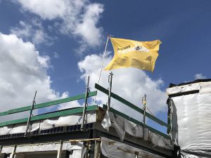 vlag op bijenkorf wageningen